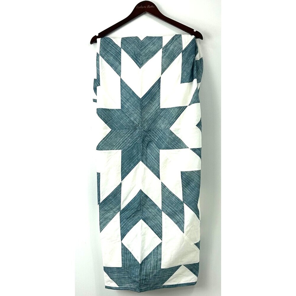 Pottery Barn Cooper Geometric Table Throw 50 X 50 Blue White Marketing Sample - Picture 4 of 12